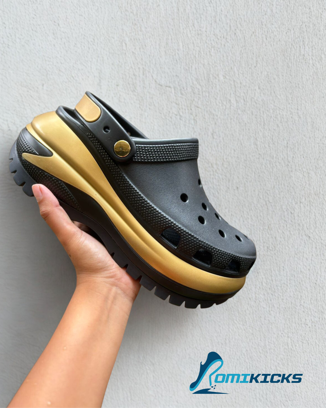 Mega Crush Clog Metallic Gold